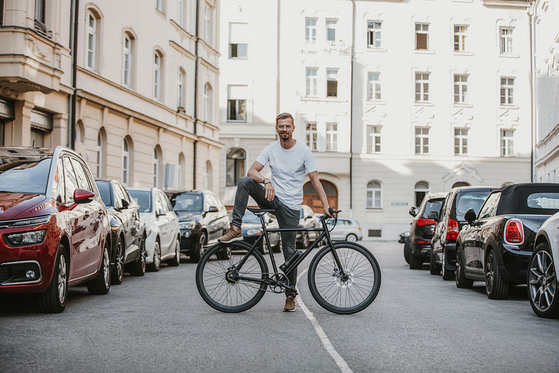 Portrait von Joko Winterscheidt zur Markteinführung von SUSHI Bikes